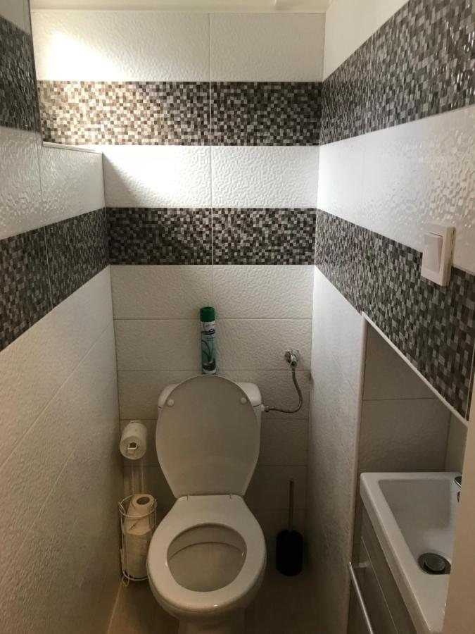 Mora Apartman 2 Kiskunfelegyhaza Exterior photo
